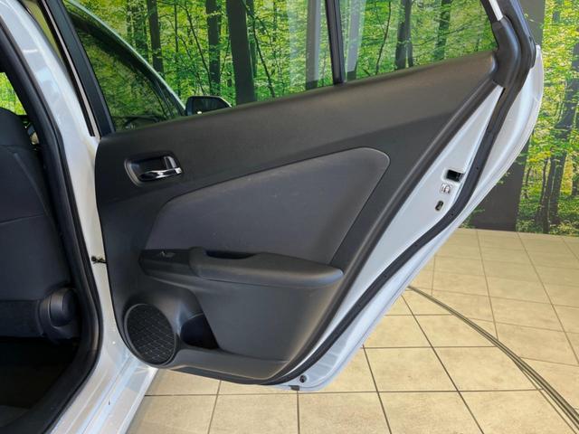 プリウス Ｓ　メモリーナビ　バックカメラ　衝突被害軽減システム　レーダークルーズ　禁煙車　スマートキー　ＬＥＤヘッド　ＥＴＣ　純正１５インチアルミ　オートハイビーム　車線逸脱警報　オートライト　ドラレコ（49枚目）