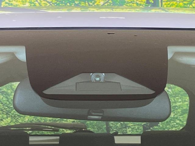 ヴェゼル ｅ：ＨＥＶ　Ｘ　純正９型ナビ　バックカメラ　衝突被害軽減システム　レーダークルーズ　コーナーセンサー　スマートキー　ＬＥＤヘッド　ＥＴＣ２．０　オートハイビーム　車線逸脱警報　オートライト　オートエアコン（5枚目）