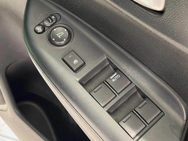 フィットハイブリッド Lパッケージ 純正ナビ バックカメラ 衝突被害軽減ブレーキ 禁煙車 ハーフレザーシート スマートキー LEDヘッド ビルトインETC クルコン オートライト オートエアコン Bluetooth ドラレコ(53枚目)