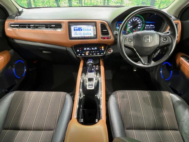 ヴェゼル ハイブリッドＺ　純正ＳＤナビ　バックカメラ　衝突被害軽減システム　禁煙車　ハーフレザーシート　シートヒーター　ドラレコ　スマートキー　ＬＥＤヘッド　ルーフレール　ＥＴＣ　クルコン　オートライト　オートエアコン（2枚目）