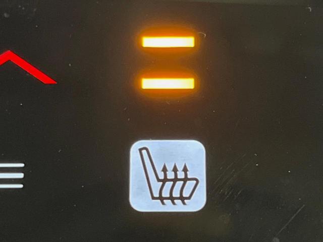 ヴェゼル ハイブリッドＺ　純正ＳＤナビ　バックカメラ　衝突被害軽減システム　禁煙車　ハーフレザーシート　シートヒーター　ドラレコ　スマートキー　ＬＥＤヘッド　ルーフレール　ＥＴＣ　クルコン　オートライト　オートエアコン（6枚目）