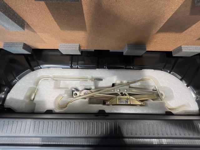 ジムニーノマド FC 登録済未使用車 衝突被害軽減システム レーダークルーズ スマートキー LEDヘッド フォグライト シートヒーター 純正15インチアルミ オートハイビーム 車線逸脱警報 オートライト オートエアコン(40枚目)