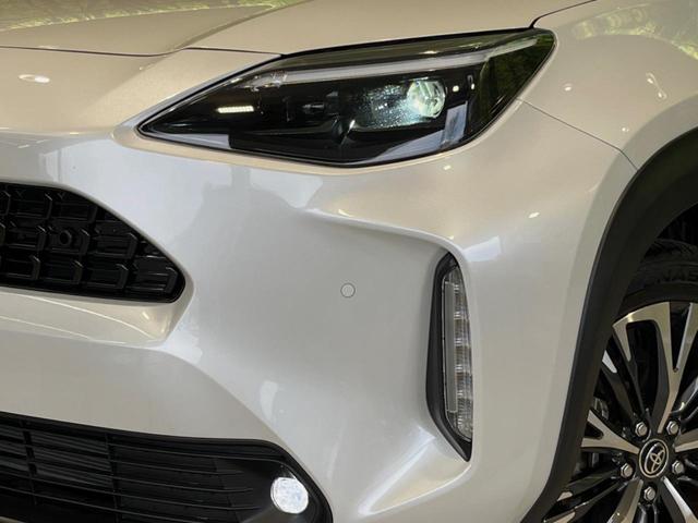 ヤリスクロス ハイブリッドＺ　純正８型ナビ　全周囲カメラ　衝突被害軽減システム　レーダークルーズ　禁煙車　１００Ｖ電源　電動リアゲート　ハーフレザーシート　パワーシート　コーナーセンサー　スマートキー　ＬＥＤヘッド　ＥＴＣ（12枚目）