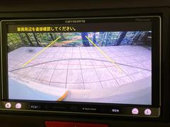 【バックカメラ】駐車時に後方がリアルタイム映像で確認できます。大型商業施設や立体駐車場での駐車時や、夜間のバック時に大活躍！運転スキルに関わらず、今や必須となった装備のひとつです！ 4