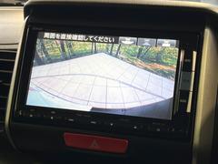 【バックカメラ】駐車時に後方がリアルタイム映像で確認できます。大型商業施設や立体駐車場での駐車時や、夜間のバック時に大活躍！運転スキルに関わらず、今や必須となった装備のひとつです！ 4