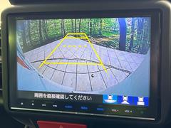 【バックカメラ】駐車時に後方がリアルタイム映像で確認できます。大型商業施設や立体駐車場での駐車時や、夜間のバック時に大活躍！運転スキルに関わらず、今や必須となった装備のひとつです！ 4