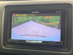 【バックカメラ】駐車時に後方がリアルタイム映像で確認できます。大型商業施設や立体駐車場での駐車時や、夜間のバック時に大活躍！運転スキルに関わらず、今や必須となった装備のひとつです！ 6