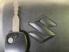【キーレス】少し離れた場所からでもボタン一つでドアの開錠・施錠ができるのでとっても便利！ドアの鍵穴周りに傷をつけることもありません 6
