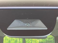 【ホンダセンシング】走行中に前方の車両等を認識し、衝突しそうな時は警報とブレーキで衝突回避と被害軽減をアシスト。より安全にドライブをお楽しみいただけます。 3