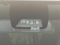 【トヨタセーフティセンス】走行中に前方の車両等を認識し、衝突しそうな時は警報とブレーキで衝突回避と被害軽減をアシスト。より安全にドライブをお楽しみいただけます。 6