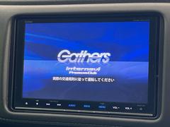 【純正ナビ】人気の純正ナビを装備しております。ナビの使いやすさはもちろん、オーディオ機能も充実！キャンプや旅行はもちろん、通勤や買い物など普段のドライブも楽しくなるはず♪ 3