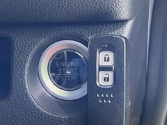 【Ｈｏｎｄａスマートキー】カバンやポケットに入れたままでもドアの施錠・解錠が可能なスマートキーを装備。エンジンのオン・オフ時もカギを取り出す必要が無いからとっても便利です♪ 7
