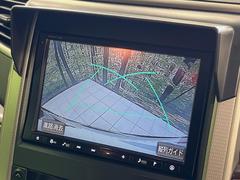 【バックカメラ】駐車時に後方がリアルタイム映像で確認できます。大型商業施設や立体駐車場での駐車時や、夜間のバック時に大活躍！運転スキルに関わらず、今や必須となった装備のひとつです！ 6