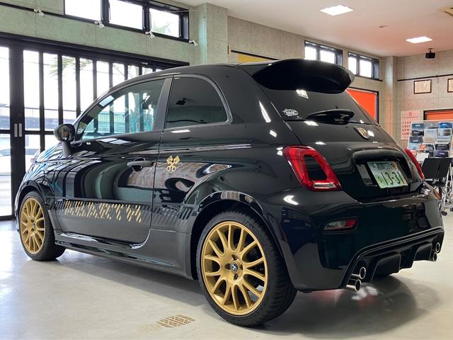 アバルト695セッタンタチンクエアニヴェルサーリオ 75周年記念車 右ハンドル 250台限定車 5MT ブレンボ ターボ(3枚目)