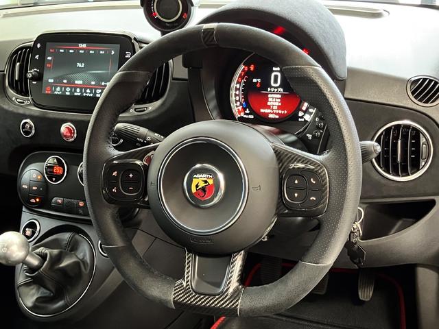 アバルト695セッタンタチンクエアニヴェルサーリオ 75周年記念車 右ハンドル 250台限定車 5MT ブレンボ ターボ(16枚目)
