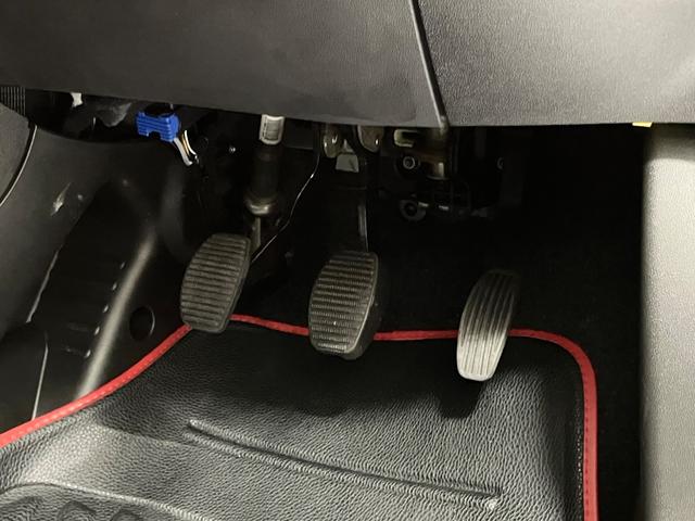 アバルト695セッタンタチンクエアニヴェルサーリオ 75周年記念車 右ハンドル 250台限定車 5MT ブレンボ ターボ(30枚目)