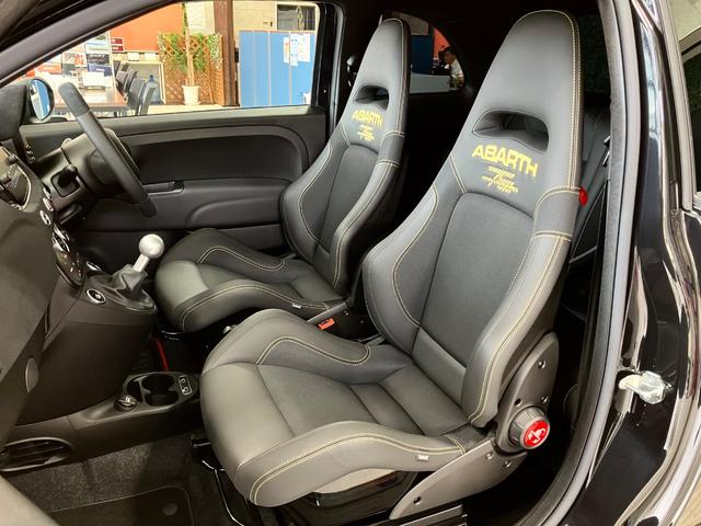 アバルト695セッタンタチンクエアニヴェルサーリオ 75周年記念車 右ハンドル 250台限定車 5MT ブレンボ ターボ(31枚目)