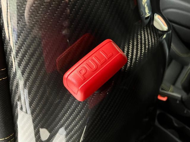 アバルト695セッタンタチンクエアニヴェルサーリオ 75周年記念車 右ハンドル 250台限定車 5MT ブレンボ ターボ(33枚目)