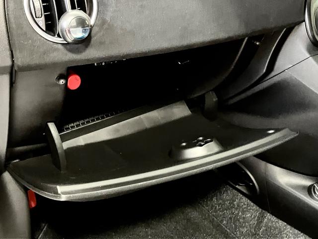 アバルト695セッタンタチンクエアニヴェルサーリオ 75周年記念車 右ハンドル 250台限定車 5MT ブレンボ ターボ(36枚目)