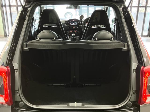 アバルト695セッタンタチンクエアニヴェルサーリオ 75周年記念車 右ハンドル 250台限定車 5MT ブレンボ ターボ(39枚目)