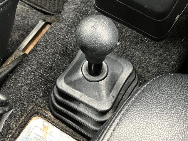 ジムニー ランドベンチャー　全塗装　ＪＡ１１最終５型　リフトアップ　社外足廻り／ウッドステアリング／バンパー（29枚目）