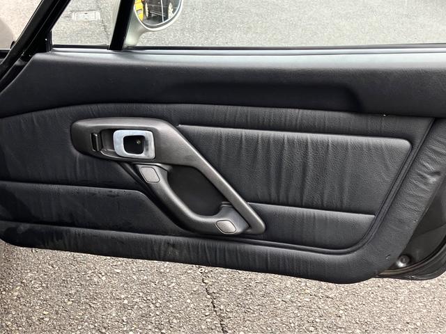 ���^�]�ȃh�A��