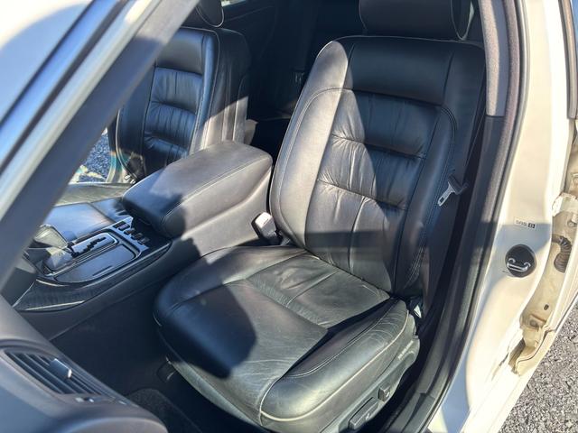 アリスト Ｖ３００ベルテックスエディション　／ノーマル／サンルーフ／黒革シート／社外ナビ（19枚目）