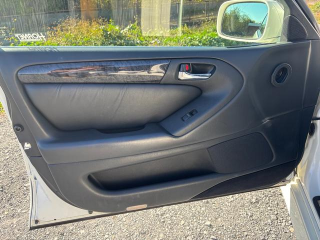 アリスト Ｖ３００ベルテックスエディション　／ノーマル／サンルーフ／黒革シート／社外ナビ（31枚目）