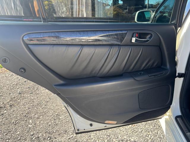 アリスト Ｖ３００ベルテックスエディション　／ノーマル／サンルーフ／黒革シート／社外ナビ（33枚目）