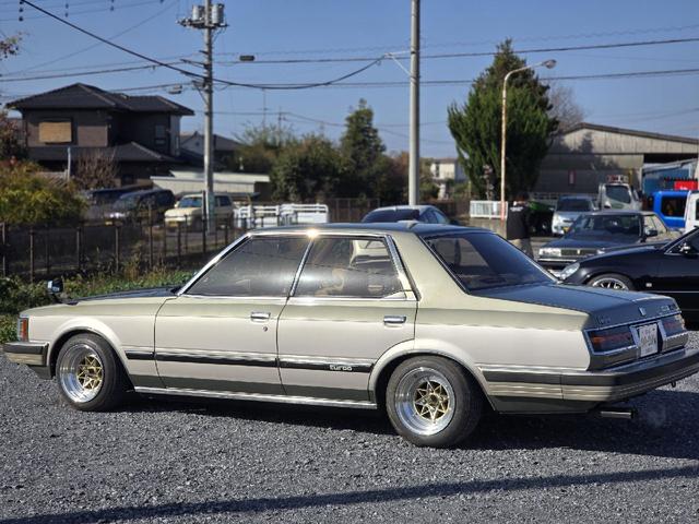 クレスタ スーパールーセントターボ　／型式ＭＸ６１／Ｍ－ＴＥＵｔｕｒｂｏエンジン／純正ツ－トン／ナルディステアリング／スターシャークホイール（4枚目）