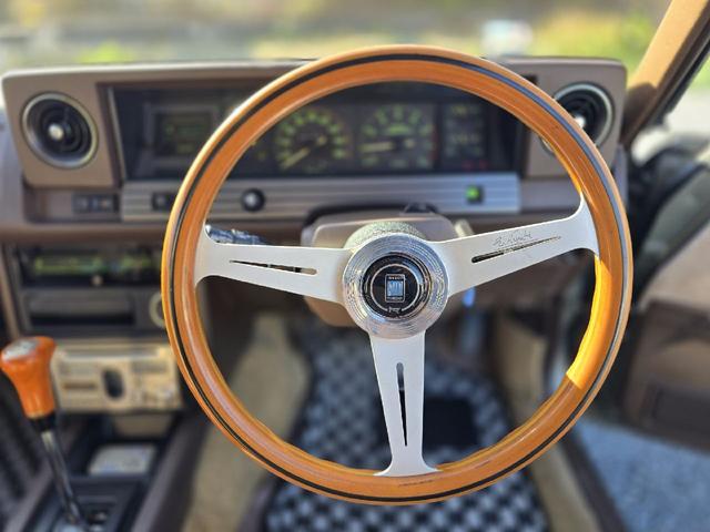 クレスタ スーパールーセントターボ　／型式ＭＸ６１／Ｍ－ＴＥＵｔｕｒｂｏエンジン／純正ツ－トン／ナルディステアリング／スターシャークホイール（8枚目）