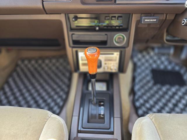 クレスタ スーパールーセントターボ　／型式ＭＸ６１／Ｍ－ＴＥＵｔｕｒｂｏエンジン／純正ツ－トン／ナルディステアリング／スターシャークホイール（9枚目）