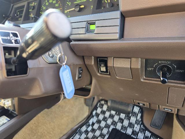 クレスタ スーパールーセントターボ　／型式ＭＸ６１／Ｍ－ＴＥＵｔｕｒｂｏエンジン／純正ツ－トン／ナルディステアリング／スターシャークホイール（15枚目）