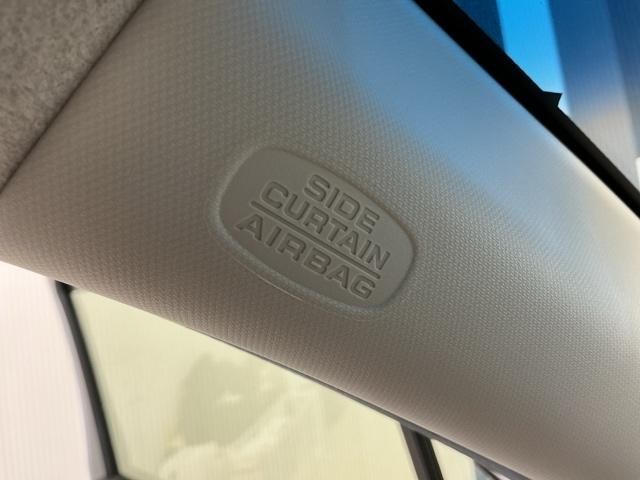 正面だけではなく横や衝撃によるガラス面への衝突を防止してくれるサイドカーテンSRSエアバッグ付きです!