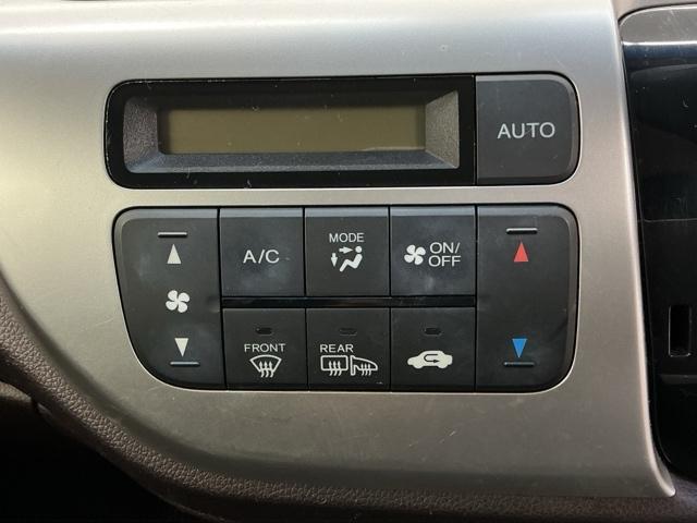 オートエアコン付きです!お好みの温度をセットするだけでエアコンの風量などを自動でコントロール。快適な車内でお過ごしいただけます。