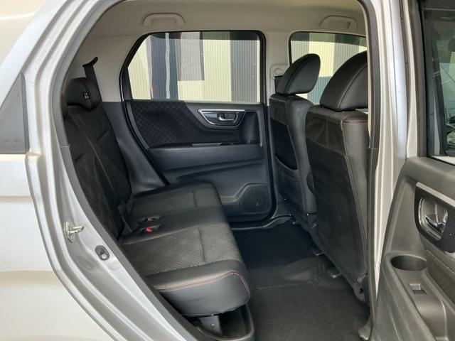 リアシートも広々としていて、座りやすいです。