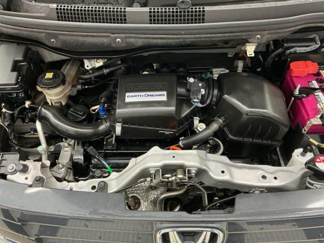 技術が詰まったエンジンルームもご覧の通りピカピカにクリーニング済みです。