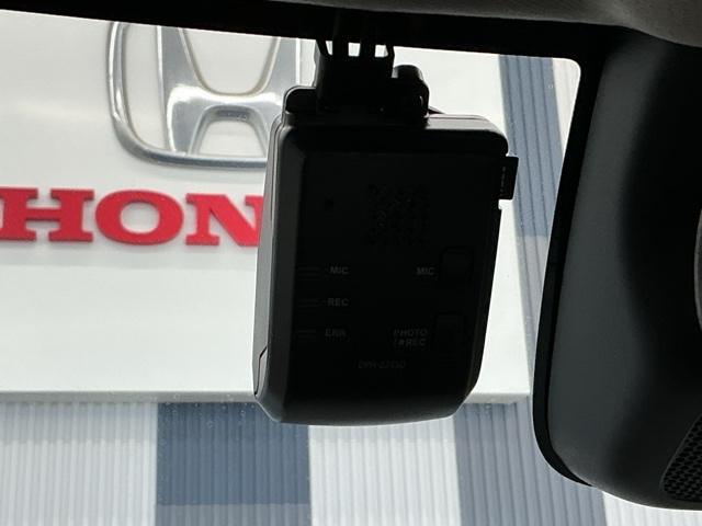 ヴェゼル e:HEVX・HuNTパッケージ ホンダ認定中古車 デモカー 純正ドラレコ 盗難防止システム 地デジフルセグ サイドエアバッグ Bカメラ クリアランスソナー 横滑り防止機能 スマートキー オートライト ETC車載器 エアコン キーレス(6枚目)