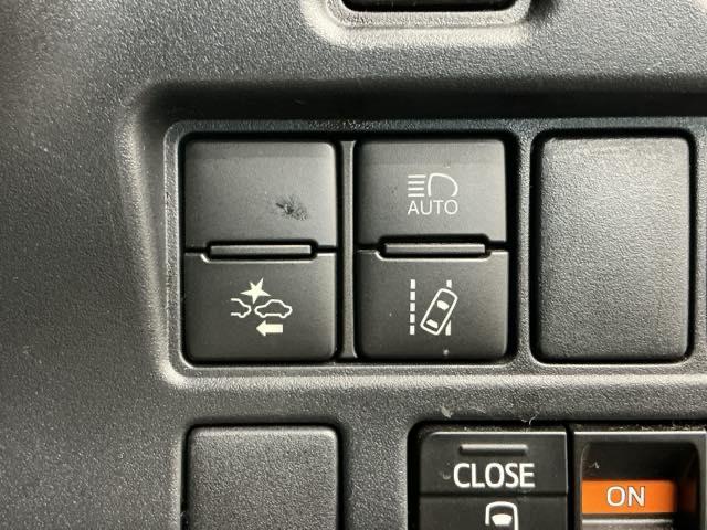 ヴォクシー ＺＳ煌　ワンオーナー　ＬＥＤ　バックカメラ　地上デジタル　ＴＳＳ　両側パワードア　アイドリングストップ車　パワーウィンド　横滑防止　１オーナ　Ａライト　整備記録簿　ＤＶＤ可　盗難防止装置　スマートエントリー（11枚目）