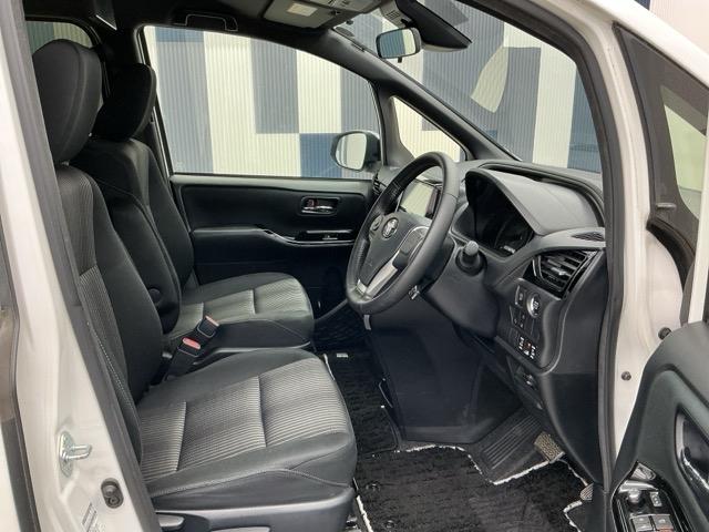 ヴォクシー ＺＳ煌　ワンオーナー　ＬＥＤ　バックカメラ　地上デジタル　ＴＳＳ　両側パワードア　アイドリングストップ車　パワーウィンド　横滑防止　１オーナ　Ａライト　整備記録簿　ＤＶＤ可　盗難防止装置　スマートエントリー（15枚目）