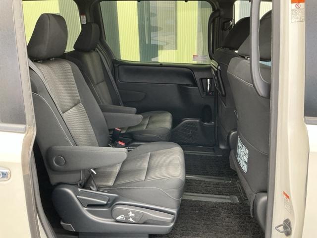 ヴォクシー ＺＳ煌　ワンオーナー　ＬＥＤ　バックカメラ　地上デジタル　ＴＳＳ　両側パワードア　アイドリングストップ車　パワーウィンド　横滑防止　１オーナ　Ａライト　整備記録簿　ＤＶＤ可　盗難防止装置　スマートエントリー（16枚目）