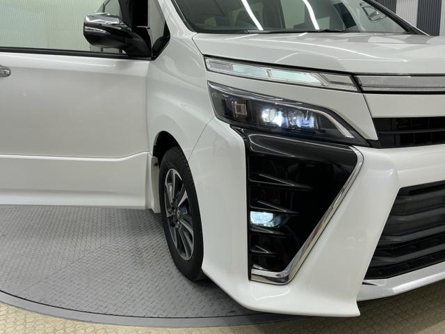ヴォクシー ＺＳ煌　ワンオーナー　ＬＥＤ　バックカメラ　地上デジタル　ＴＳＳ　両側パワードア　アイドリングストップ車　パワーウィンド　横滑防止　１オーナ　Ａライト　整備記録簿　ＤＶＤ可　盗難防止装置　スマートエントリー（23枚目）