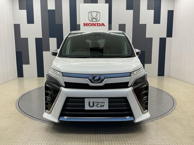 ヴォクシー ＺＳ煌　ワンオーナー　ＬＥＤ　バックカメラ　地上デジタル　ＴＳＳ　両側パワードア　アイドリングストップ車　パワーウィンド　横滑防止　１オーナ　Ａライト　整備記録簿　ＤＶＤ可　盗難防止装置　スマートエントリー（24枚目）