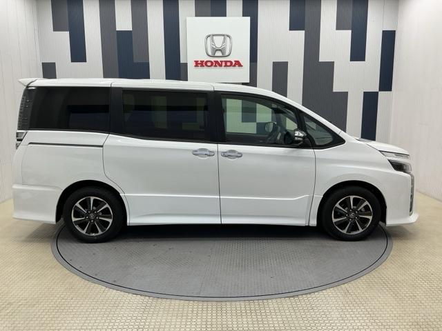 ヴォクシー ＺＳ煌　ワンオーナー　ＬＥＤ　バックカメラ　地上デジタル　ＴＳＳ　両側パワードア　アイドリングストップ車　パワーウィンド　横滑防止　１オーナ　Ａライト　整備記録簿　ＤＶＤ可　盗難防止装置　スマートエントリー（26枚目）