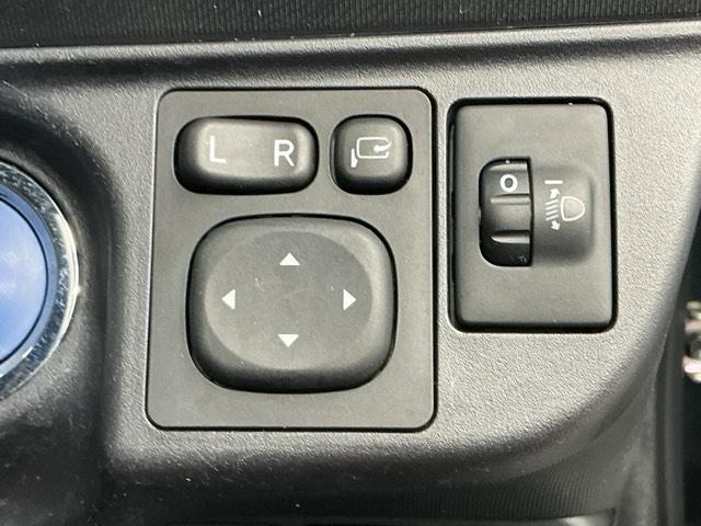 アクア Ｇ　社外メモリーナビ　バックカメラ　ＥＴＣ　バックモニタ　セキュリティー　デュアルエアバック　ナビＴＶ　Ｉ－ＳＴＯＰ　パワーウィンドウ　地デジ　ＥＳＣ　ＡＴエアコン　ＡＢＳ　パワーステアリング（12枚目）