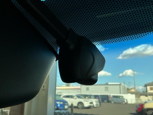 シャトル ハイブリッドＸホンダセンシング　ホンダ認定中古車　純正ドラレコ前後　横滑抑制　リヤカメラ　ドライブレコーダ　スマ－トキ－　イモビ　ＴＶナビ　サイドエアバッグ　シートヒーター付き　キーレス　ＵＳＢ　Ｗエアコン　ＤＶＤ再生機能　ＥＣＯＮ（6枚目）