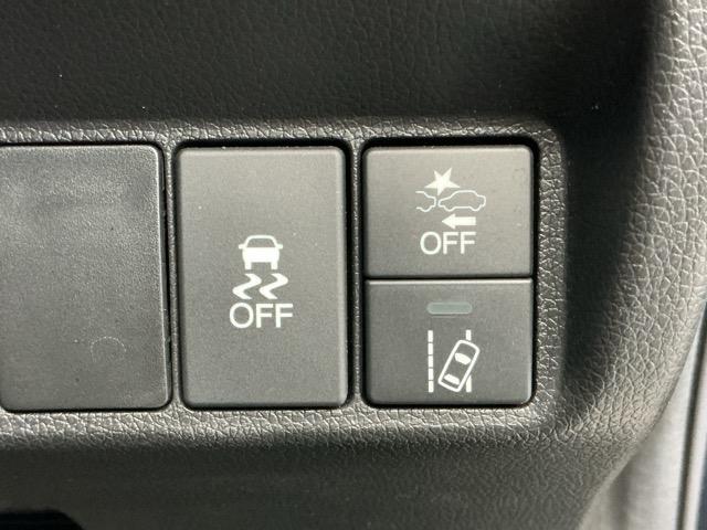 シャトル ハイブリッドＸホンダセンシング　ホンダ認定中古車　純正ドラレコ前後　横滑抑制　リヤカメラ　ドライブレコーダ　スマ－トキ－　イモビ　ＴＶナビ　サイドエアバッグ　シートヒーター付き　キーレス　ＵＳＢ　Ｗエアコン　ＤＶＤ再生機能　ＥＣＯＮ（10枚目）