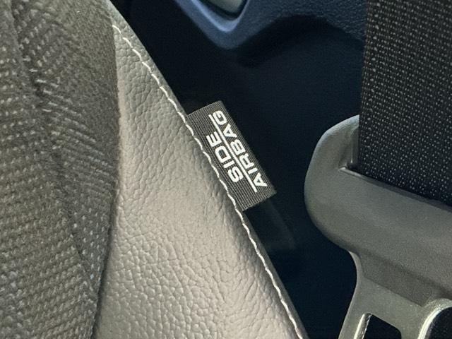 シャトル ハイブリッドＸホンダセンシング　ホンダ認定中古車　純正ドラレコ前後　横滑抑制　リヤカメラ　ドライブレコーダ　スマ－トキ－　イモビ　ＴＶナビ　サイドエアバッグ　シートヒーター付き　キーレス　ＵＳＢ　Ｗエアコン　ＤＶＤ再生機能　ＥＣＯＮ（13枚目）