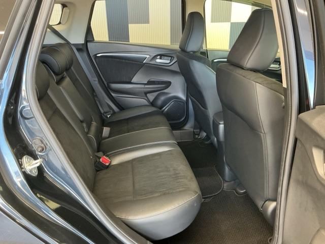 シャトル ハイブリッドＸホンダセンシング　ホンダ認定中古車　純正ドラレコ前後　横滑抑制　リヤカメラ　ドライブレコーダ　スマ－トキ－　イモビ　ＴＶナビ　サイドエアバッグ　シートヒーター付き　キーレス　ＵＳＢ　Ｗエアコン　ＤＶＤ再生機能　ＥＣＯＮ（16枚目）