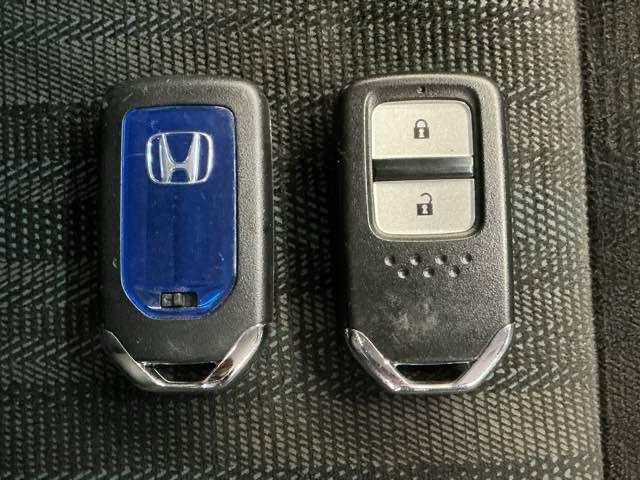 シャトル ハイブリッドＸホンダセンシング　ホンダ認定中古車　純正ドラレコ前後　横滑抑制　リヤカメラ　ドライブレコーダ　スマ－トキ－　イモビ　ＴＶナビ　サイドエアバッグ　シートヒーター付き　キーレス　ＵＳＢ　Ｗエアコン　ＤＶＤ再生機能　ＥＣＯＮ（18枚目）